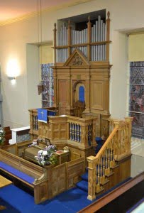 Chippendale School student 's balustrade & church's organ